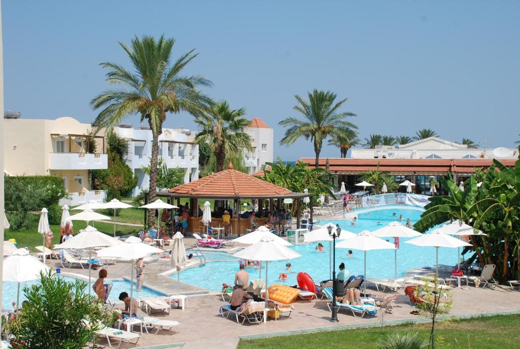 Zorbas Beach Hotel room 3